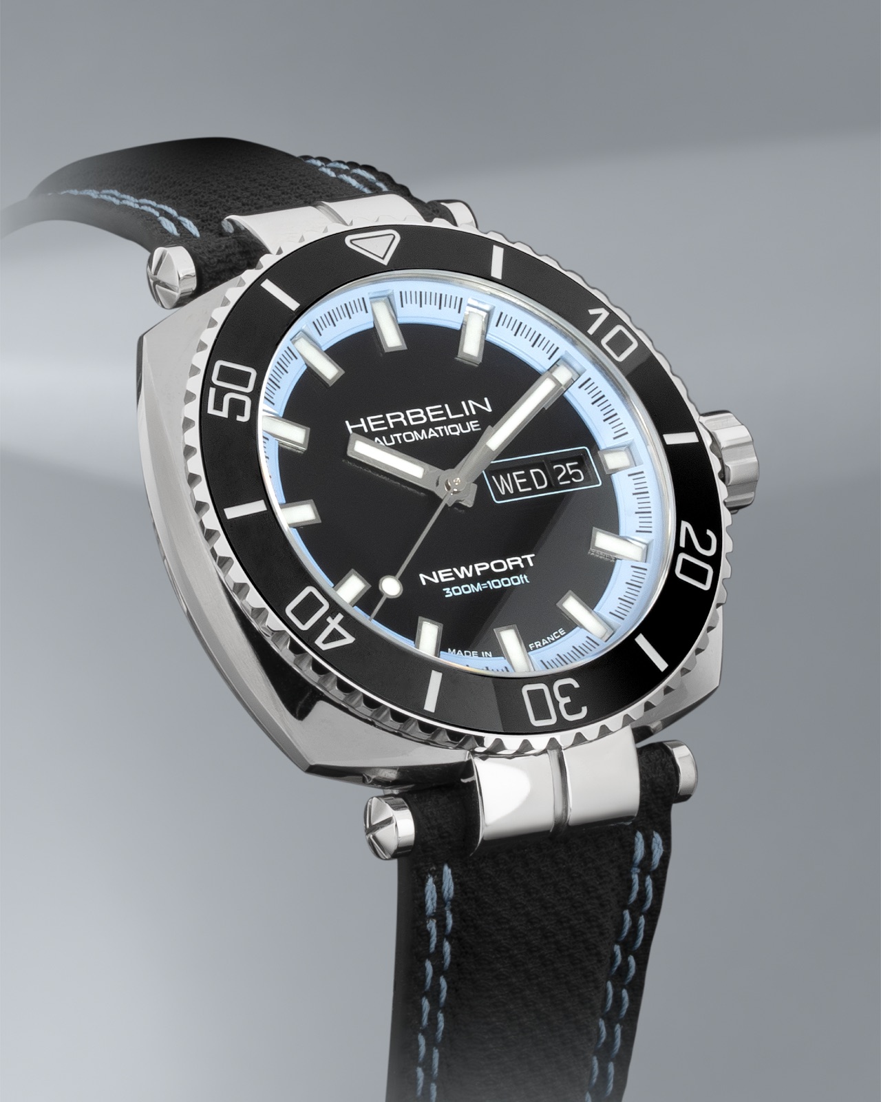 HERBELIN Newport Diver Automatique mit blauem Rehaut, Nahaufnahme