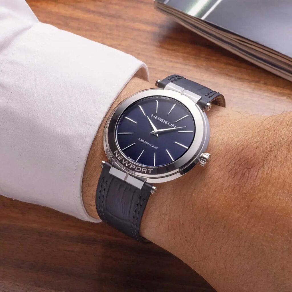 HERBELIN NEWPORT SLIM MECHANICAL 1222AP15 – am Handgelenk