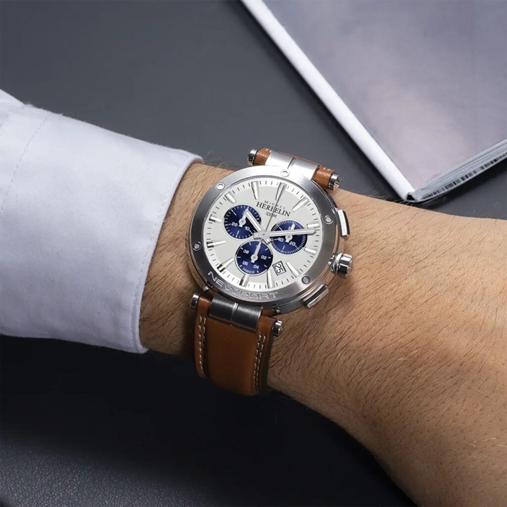 HERBELIN NEWPORT CHRONO 37688A42GD – am Handgelenk