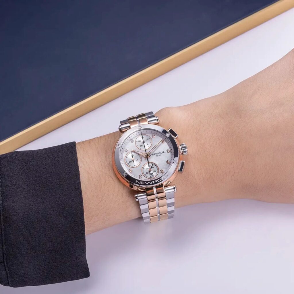HERBELIN NEWPORT CHRONO 35688BTR89 – am Handgelenk
