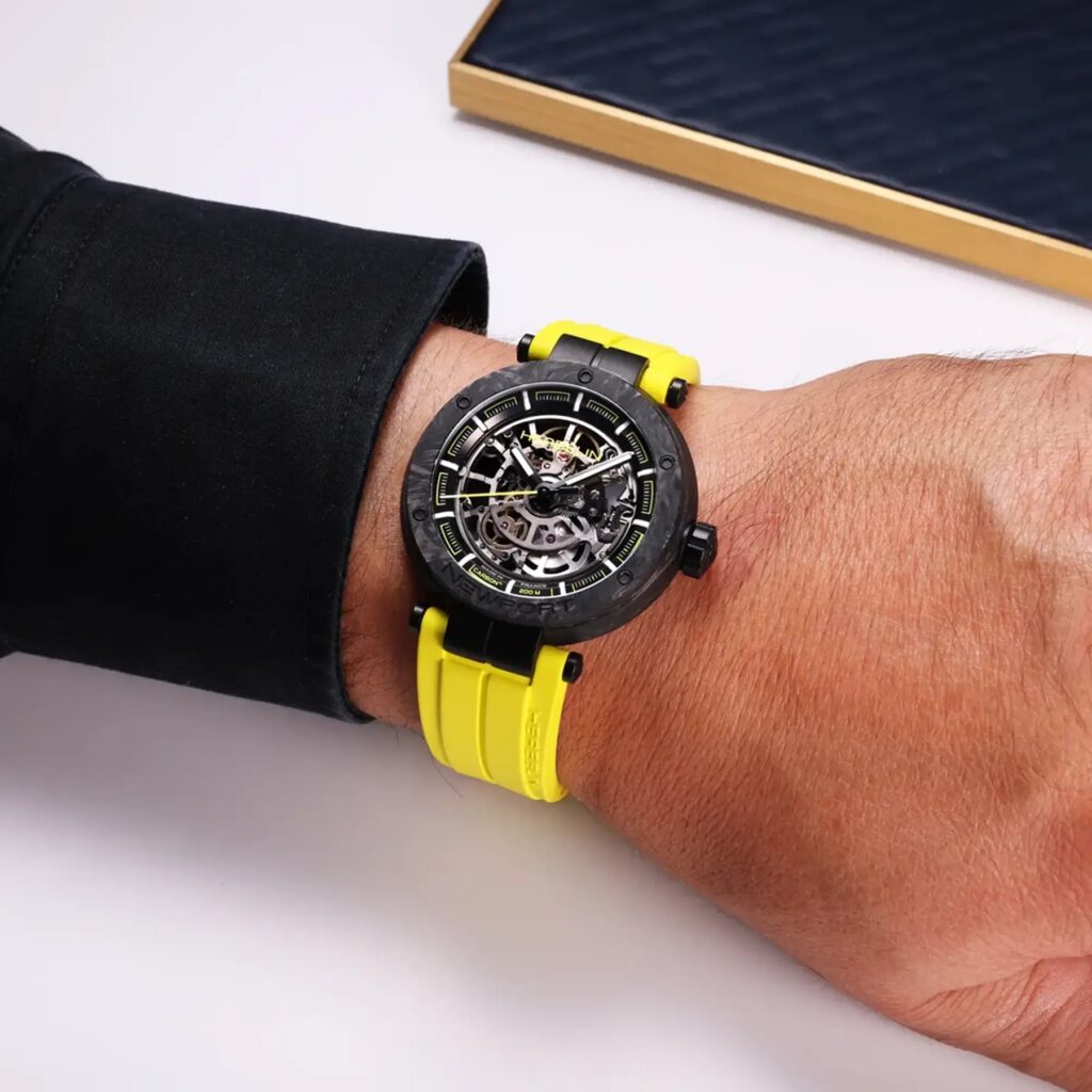 HERBELIN NEWPORT CARBON TITANIUM AUTOMATIC SKELETON 1888SQCTN14CY – am Handgelenk
