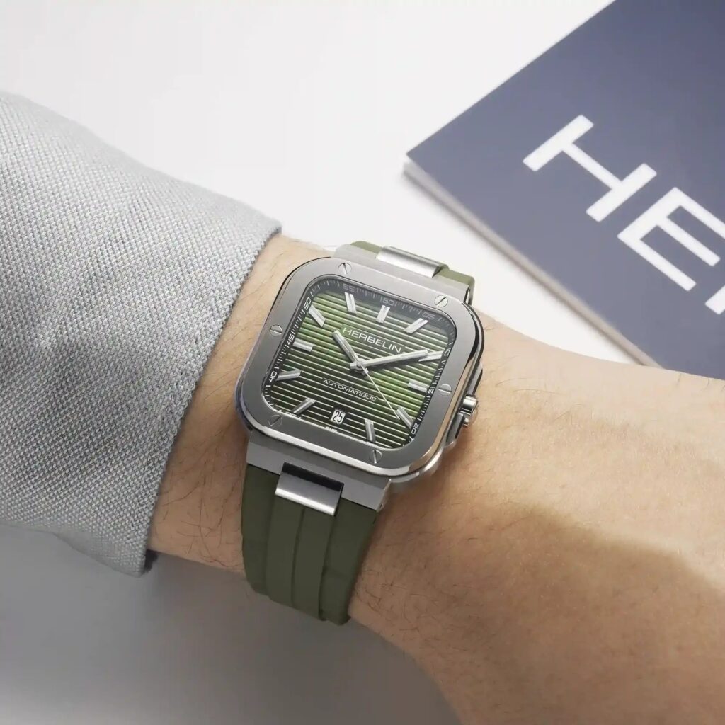 HERBELIN CAP CAMARAT SQUARE AUTOMATIC 1646A116CK – am Handgelenk