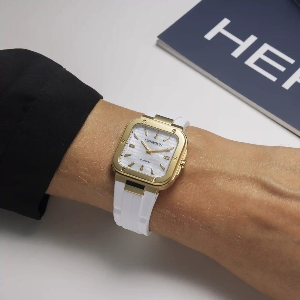 HERBELIN CAP CAMARAT SQUARE Lady 17546P1N89CW – am Handgelenk