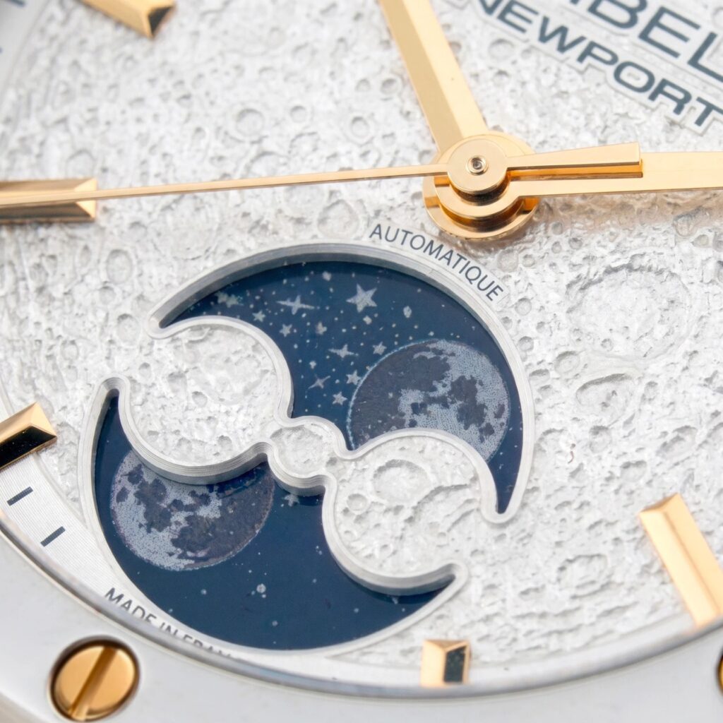 HERBELIN NEWPORT AUTOMATIC Mondphase Bicolor 2879BT1N11 2879BT1N11 – Detail
