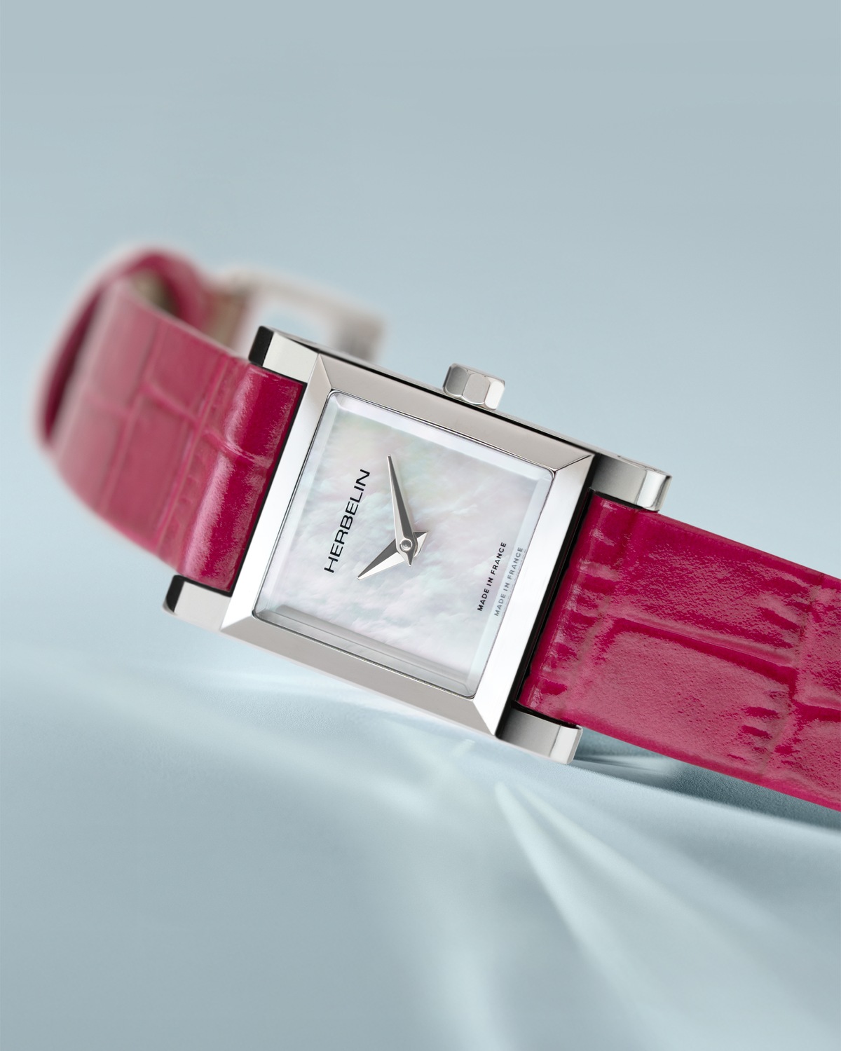 HERBELIN Antarès mit Perlmutt-Zifferblatt und Armband in Croco-Optik Fuchsia