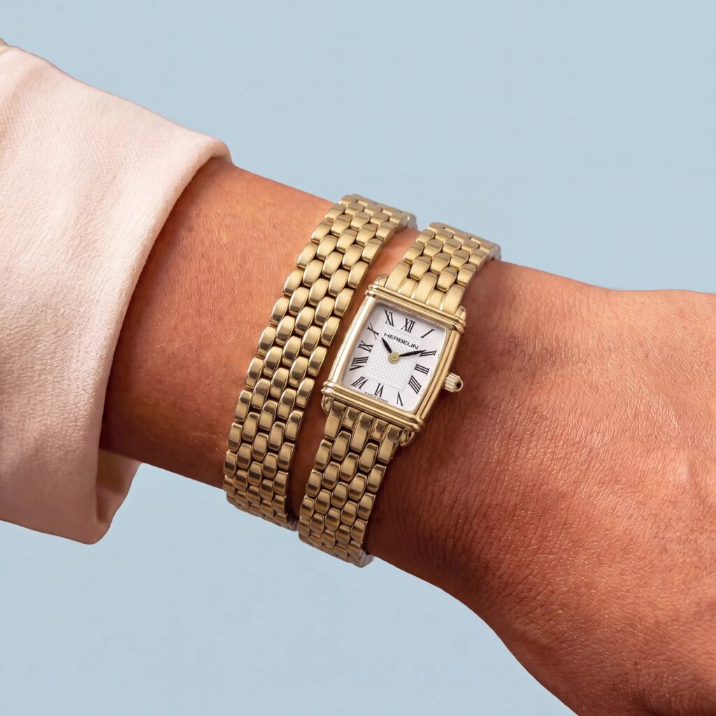 HERBELIN ART DÉCO Wickelarmband PVD Gold 17438BLP1N08 17438BLP1N08 – am Handgelenk