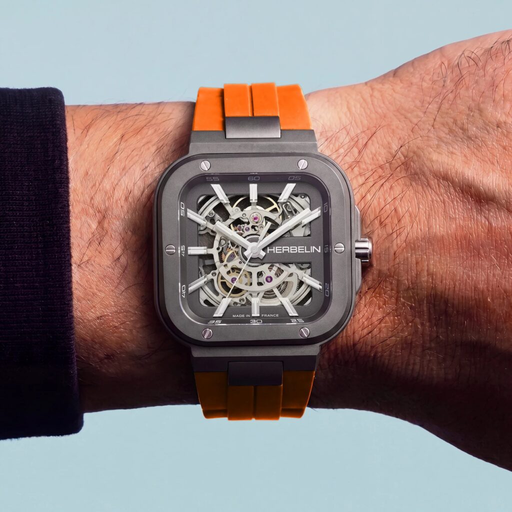 HERBELIN CAP CAMARAT SQUARE Skelett Titan Orange 1846SQTDCMD 1846SQTDCMD – Am Handgelenk